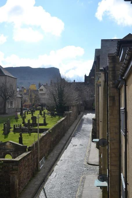 Next To The Palace And Royal Mile With Parking Appartement